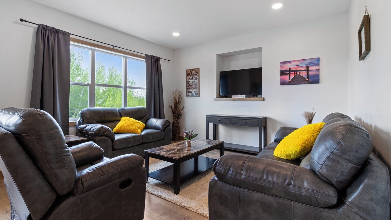 Photo of Livingroom in Sylvan Lake
