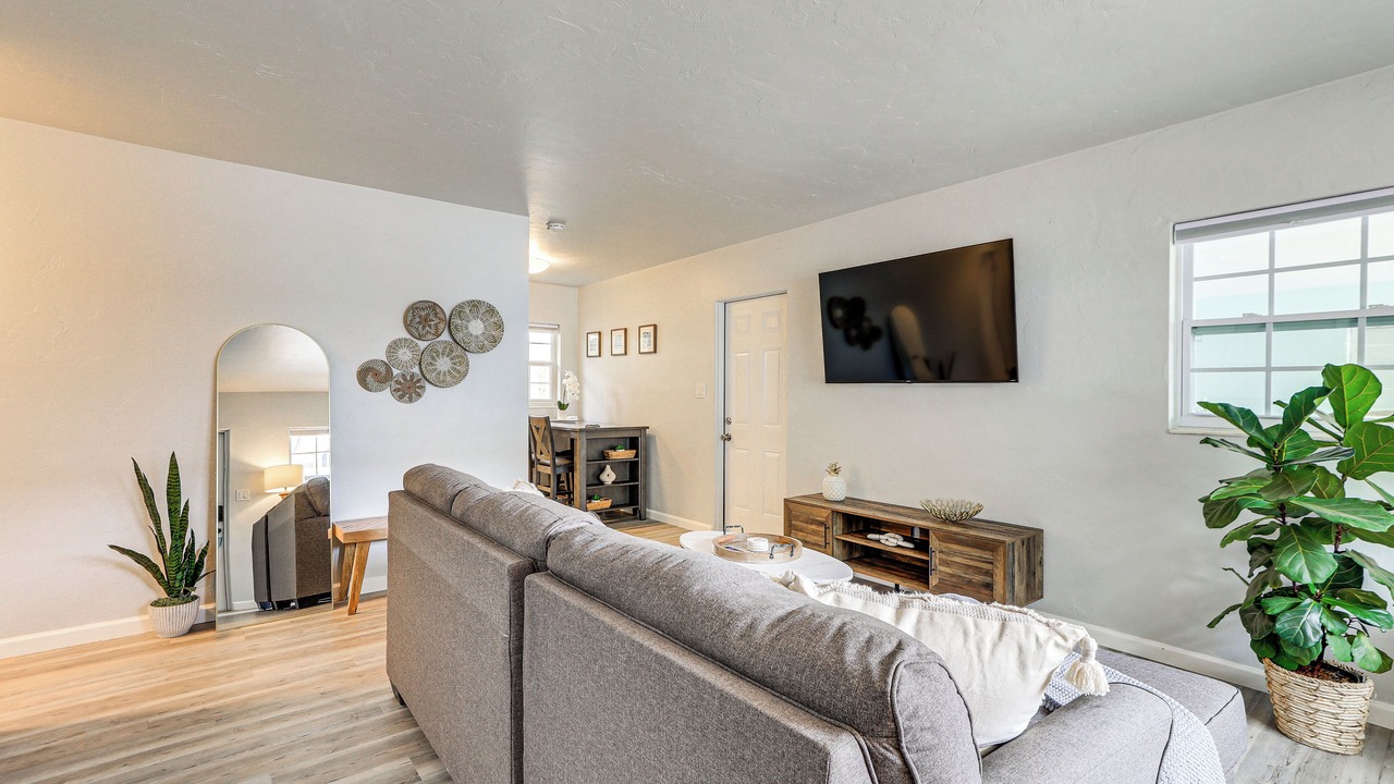 Photo of Livingroom in Gillespie Park