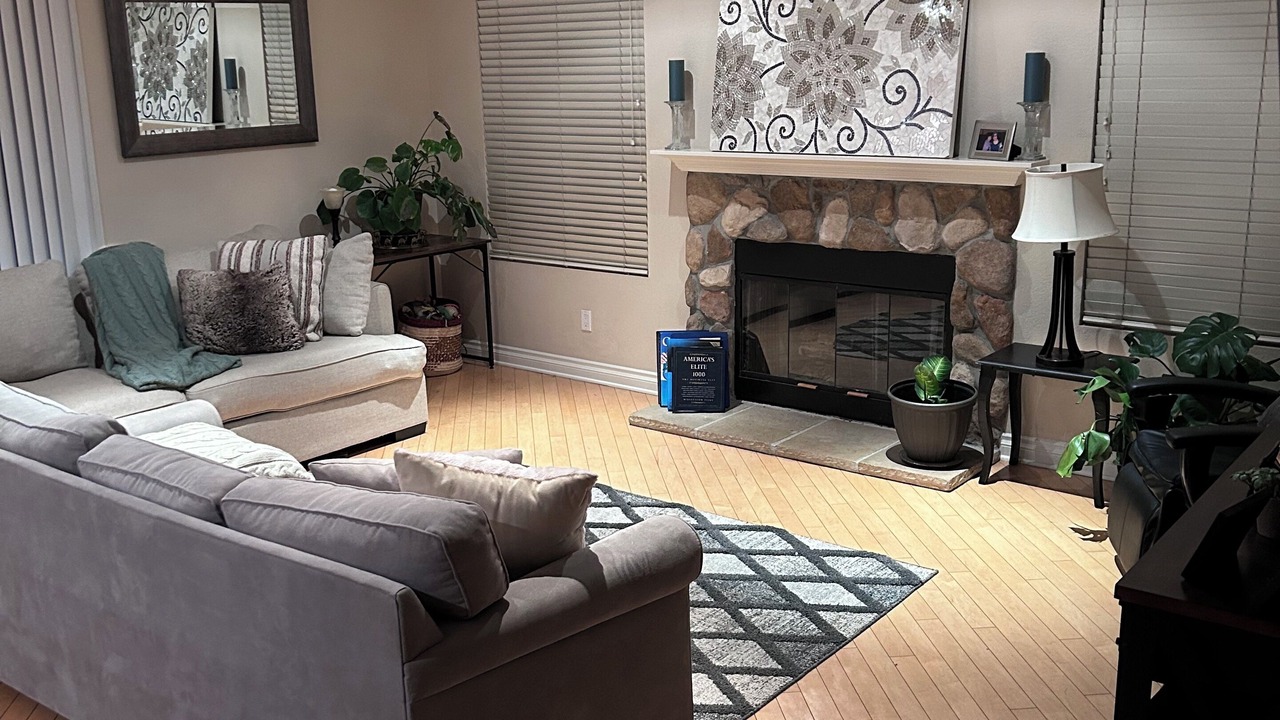 Photo of Livingroom in Cloverdale