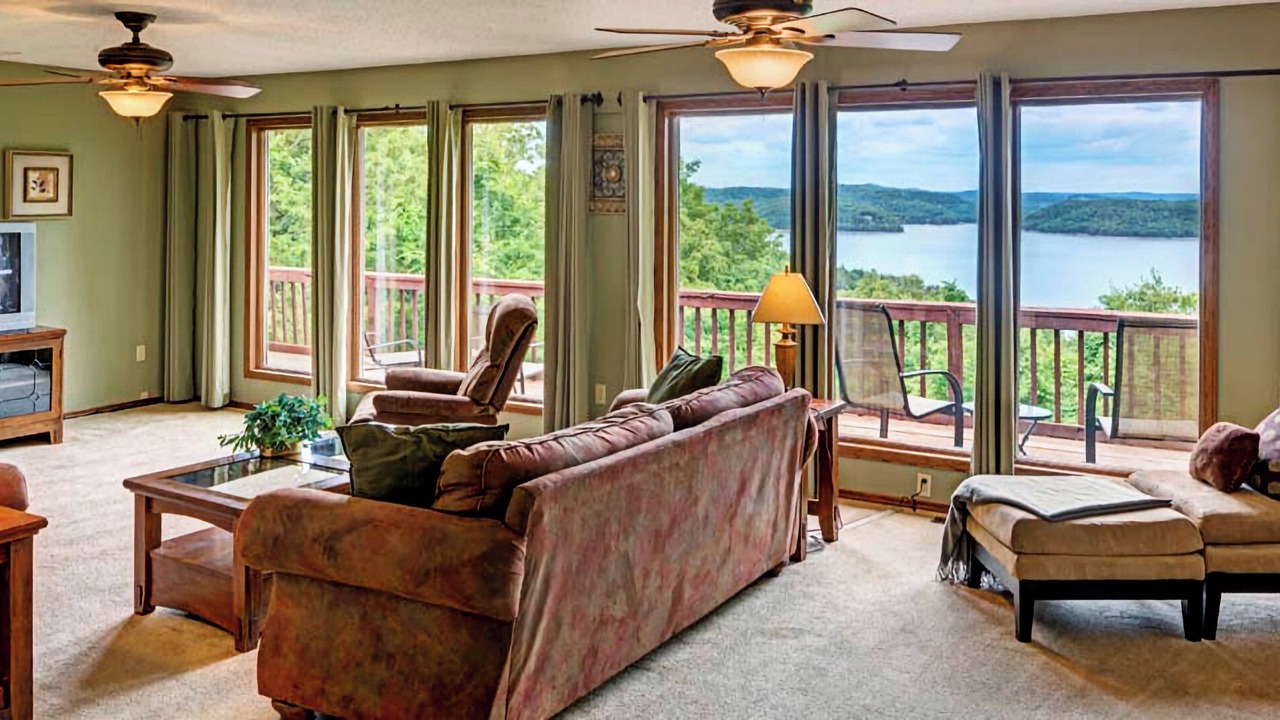 Photo of Livingroom in Sylvan Shores