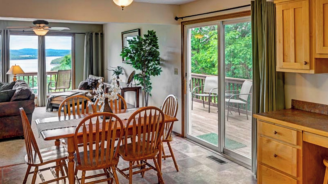 Photo of Livingroom in Sylvan Shores