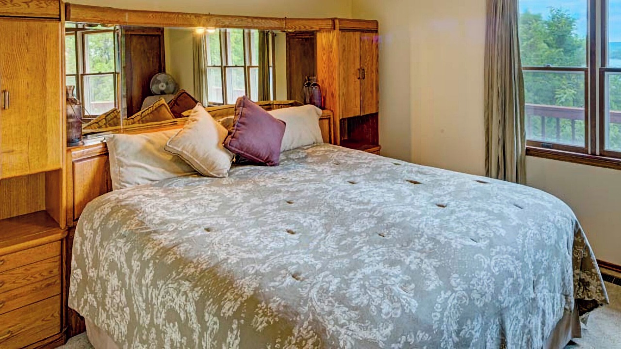 Photo of Bedroom in Sylvan Shores
