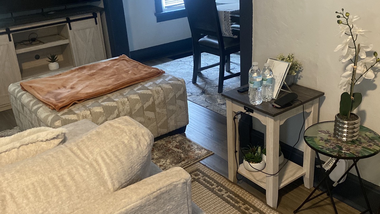 Photo of Livingroom in Midway
