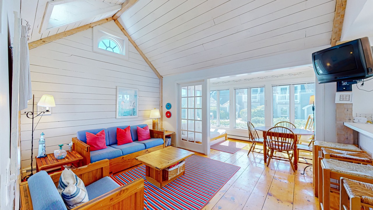 Photo of Livingroom in Mashpee