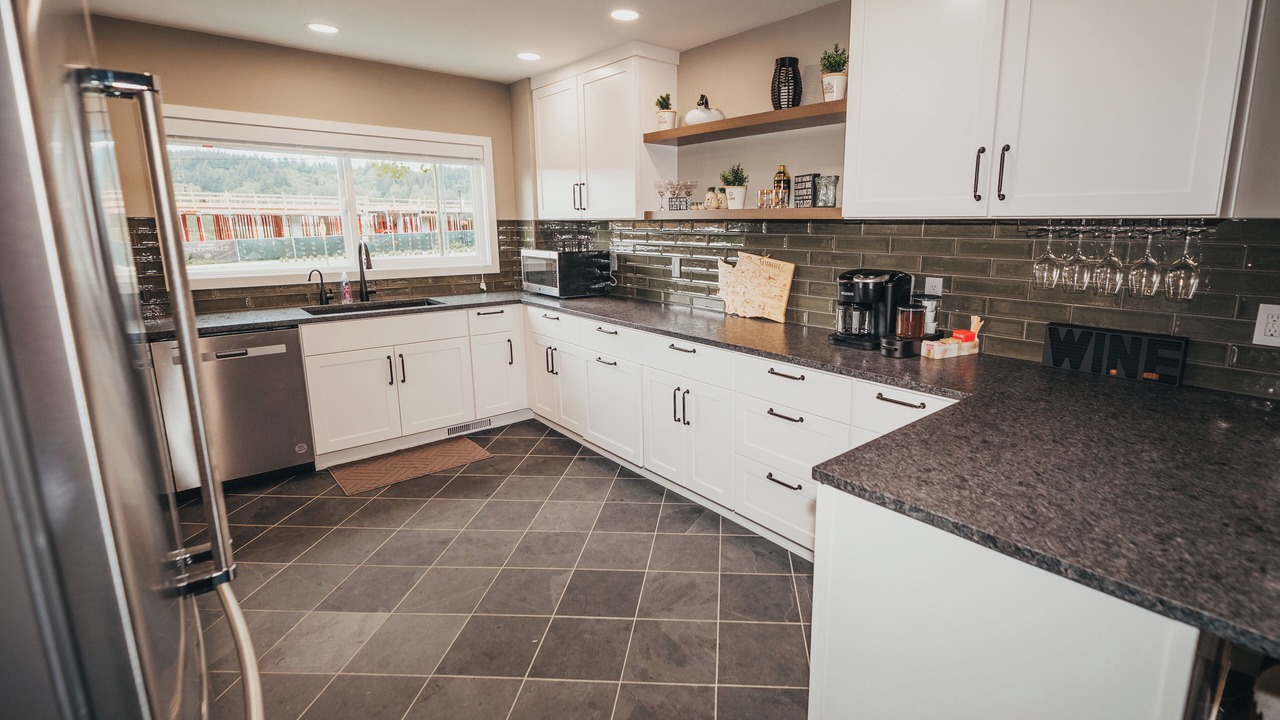 Photo of Kitchen in Cottage Lake