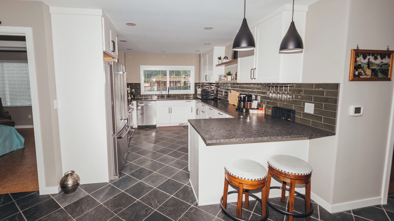 Photo of Kitchen in Cottage Lake