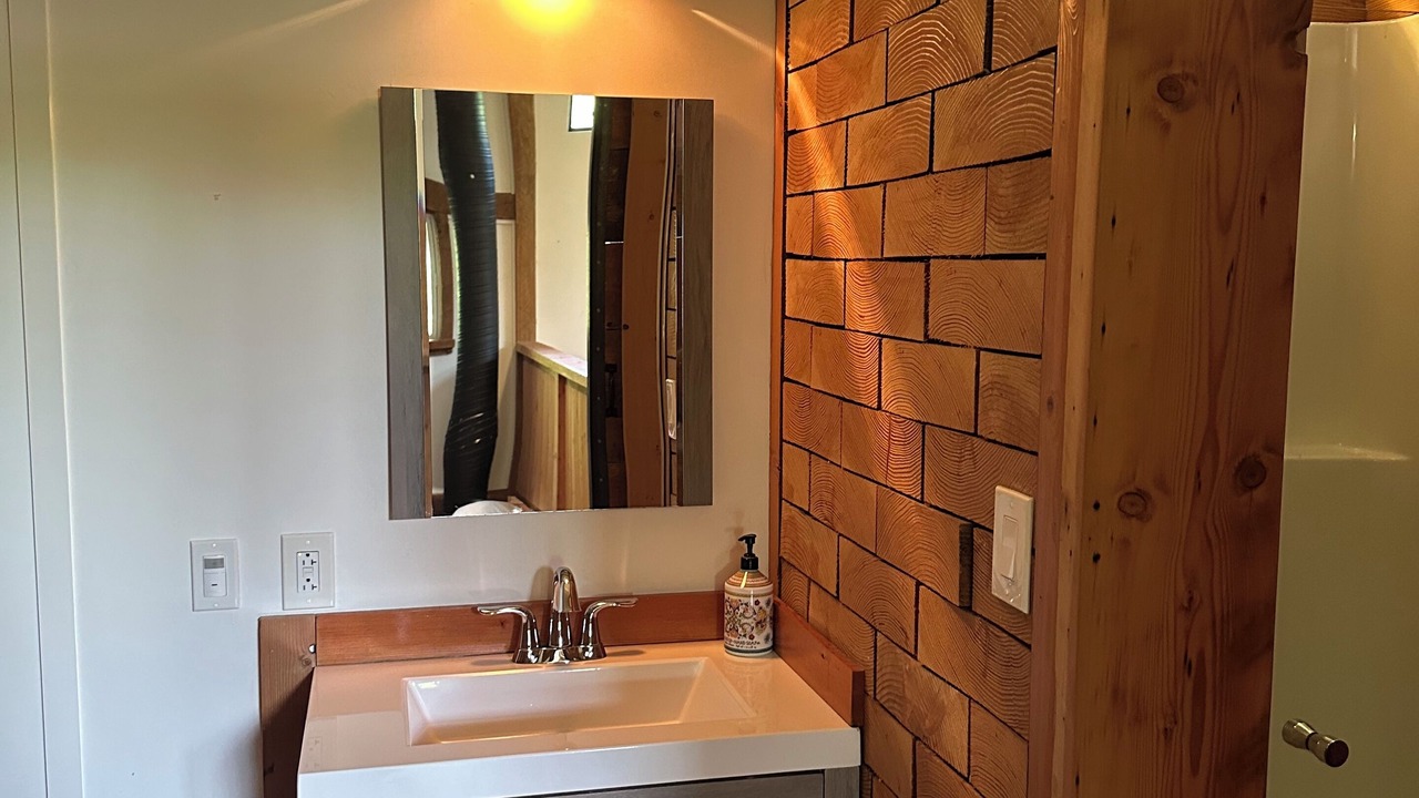Photo of Bathroom in Mansons Landing