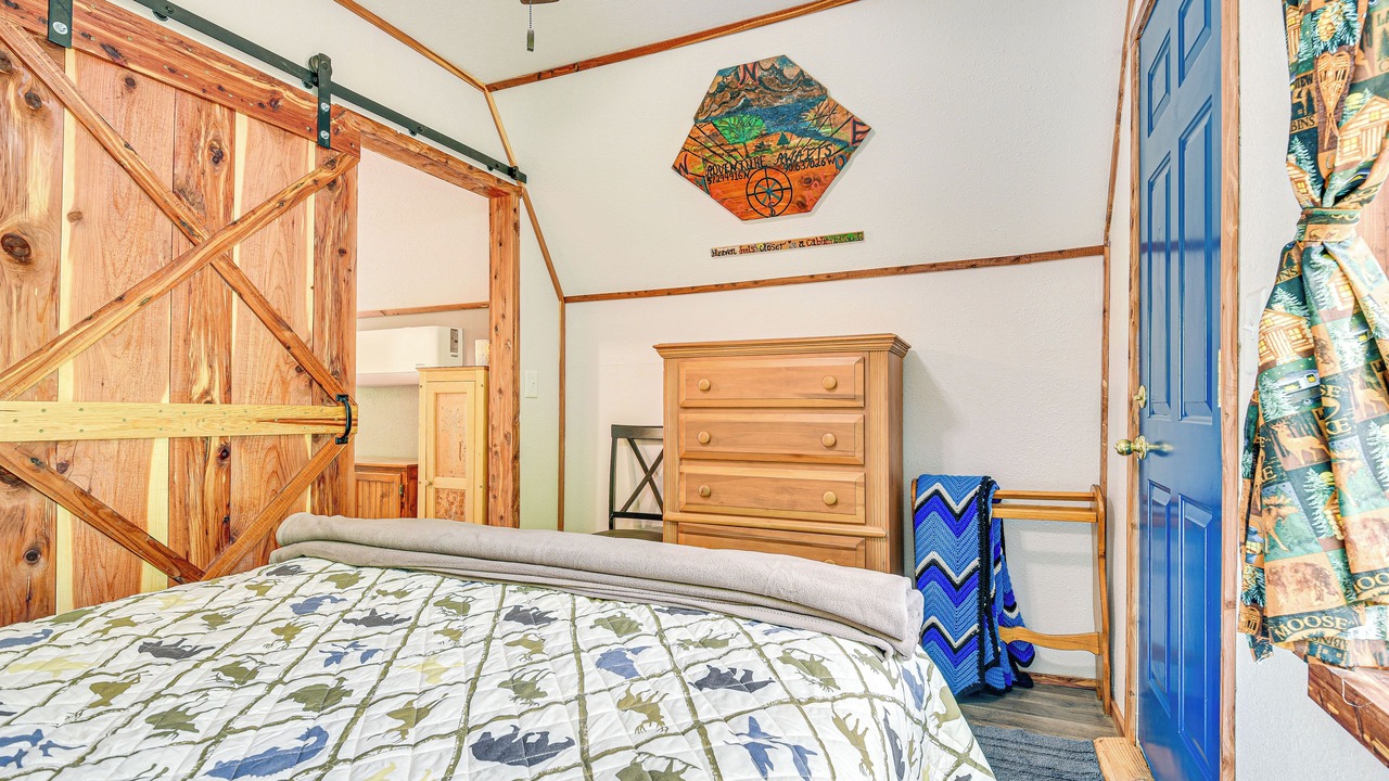 Photo of Bedroom in Vulcan