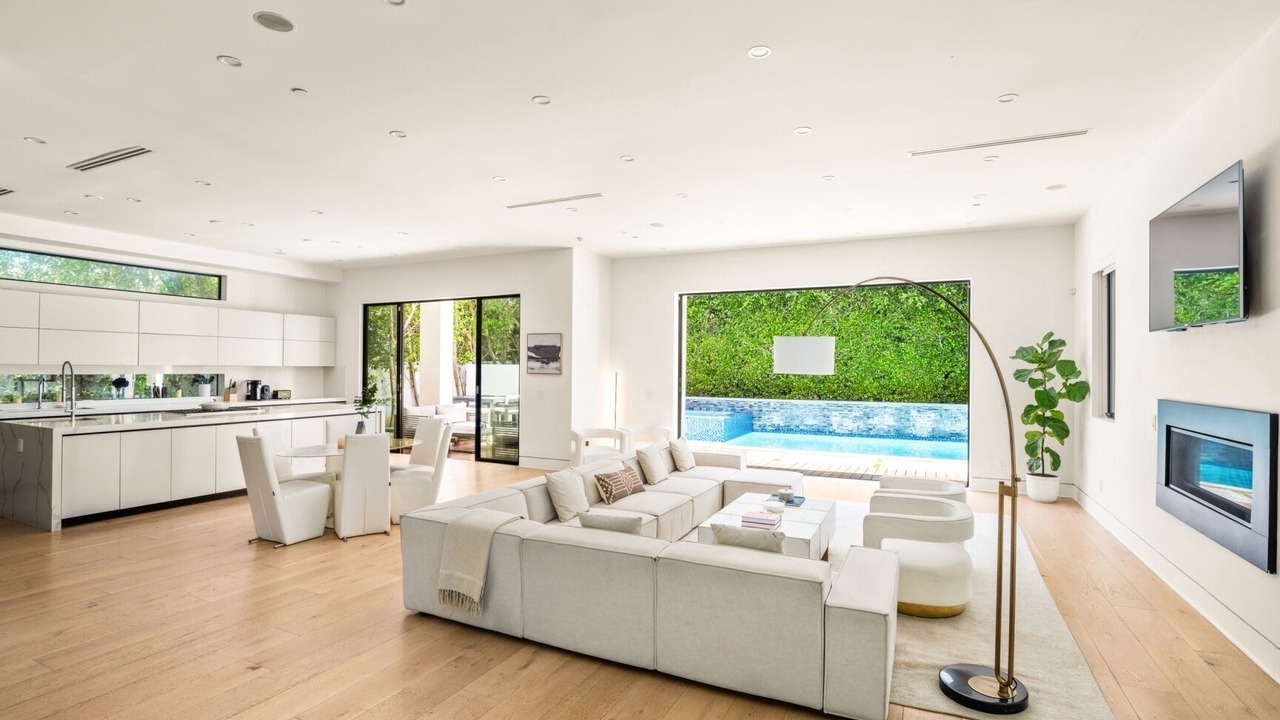 Photo of Livingroom in Mid City