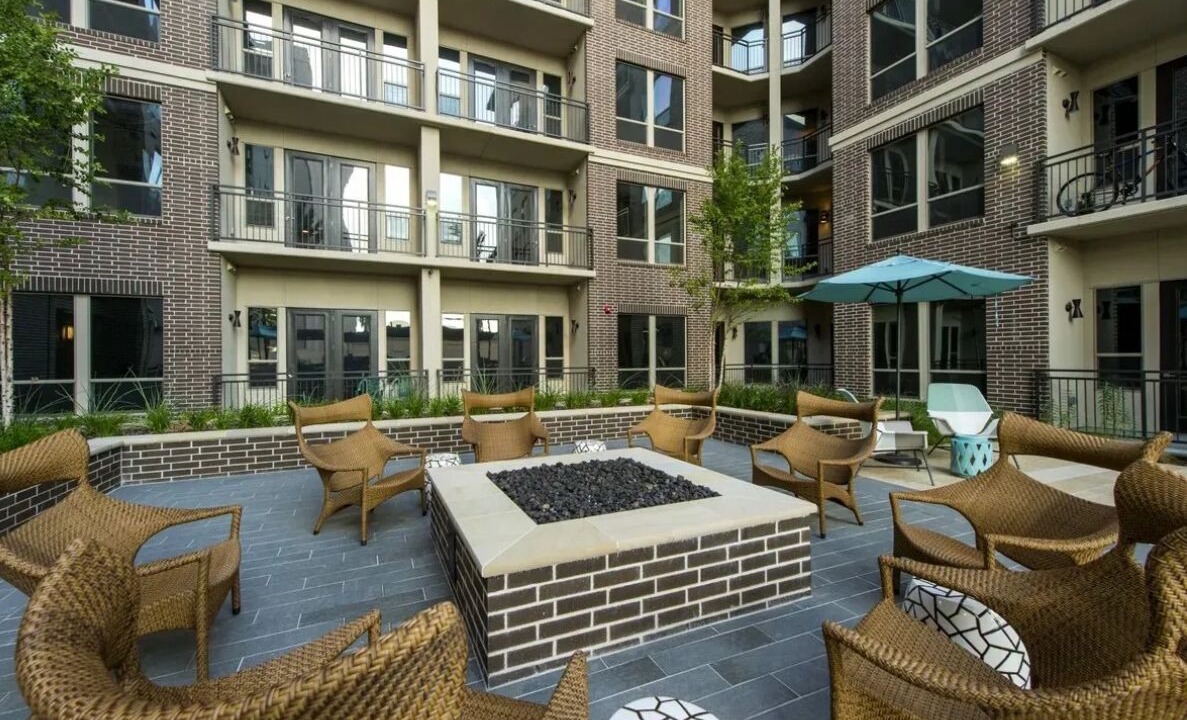 Photo of Outdoor in Spring Branch West