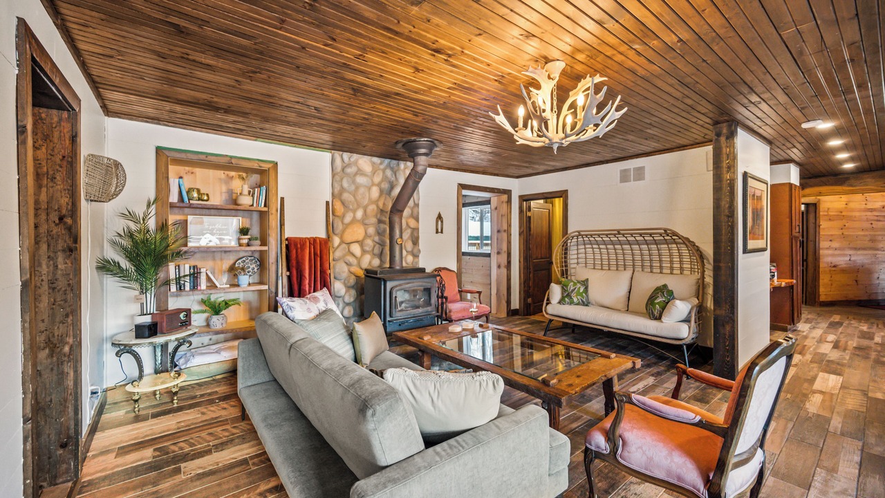 Photo of Livingroom in Dysart et al