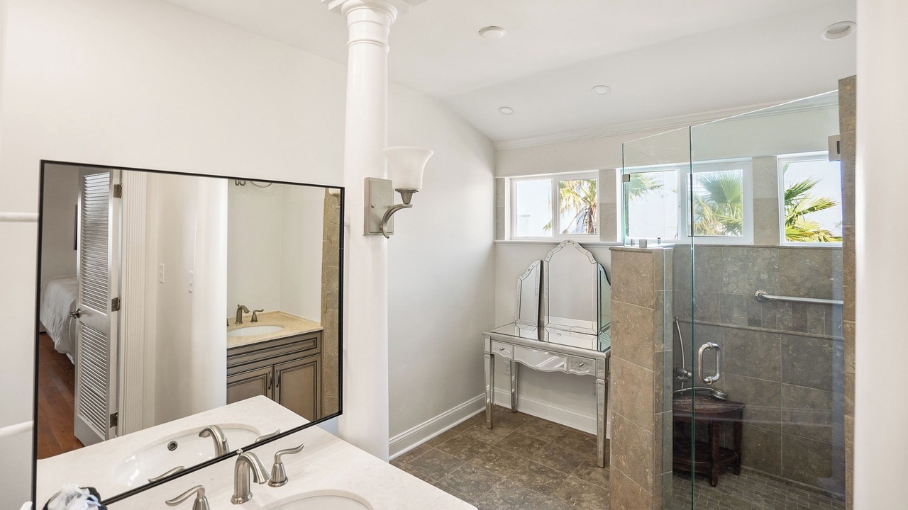 Photo of Bathroom in Beachwalk