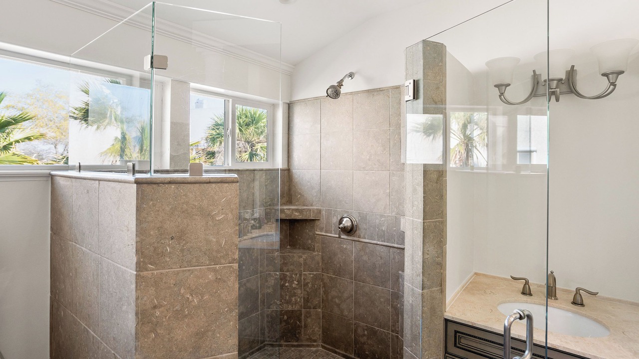 Photo of Bathroom in Beachwalk