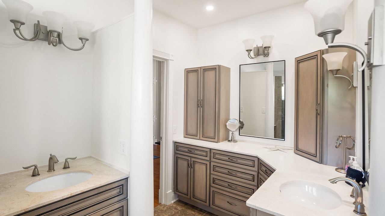 Photo of Bathroom in Beachwalk