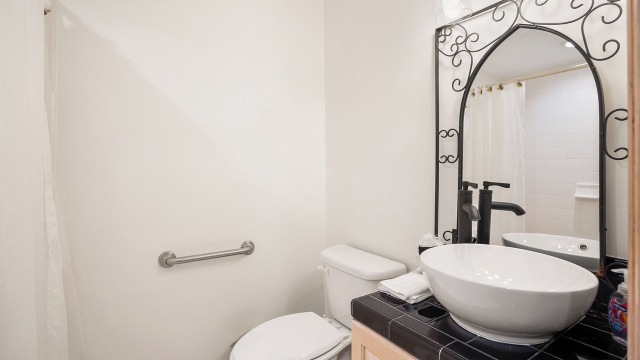 Photo of Bathroom in Beachwalk