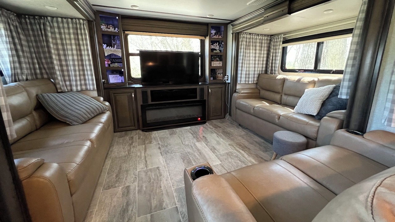 Photo of Livingroom in Keosauqua