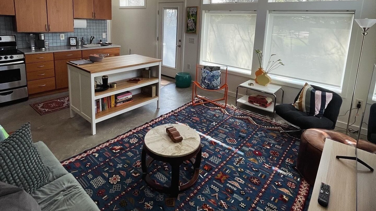 Photo of Livingroom in State College