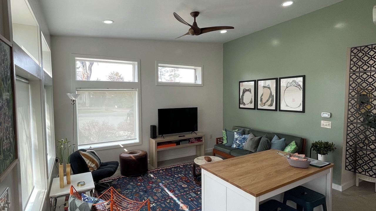 Photo of Livingroom in State College
