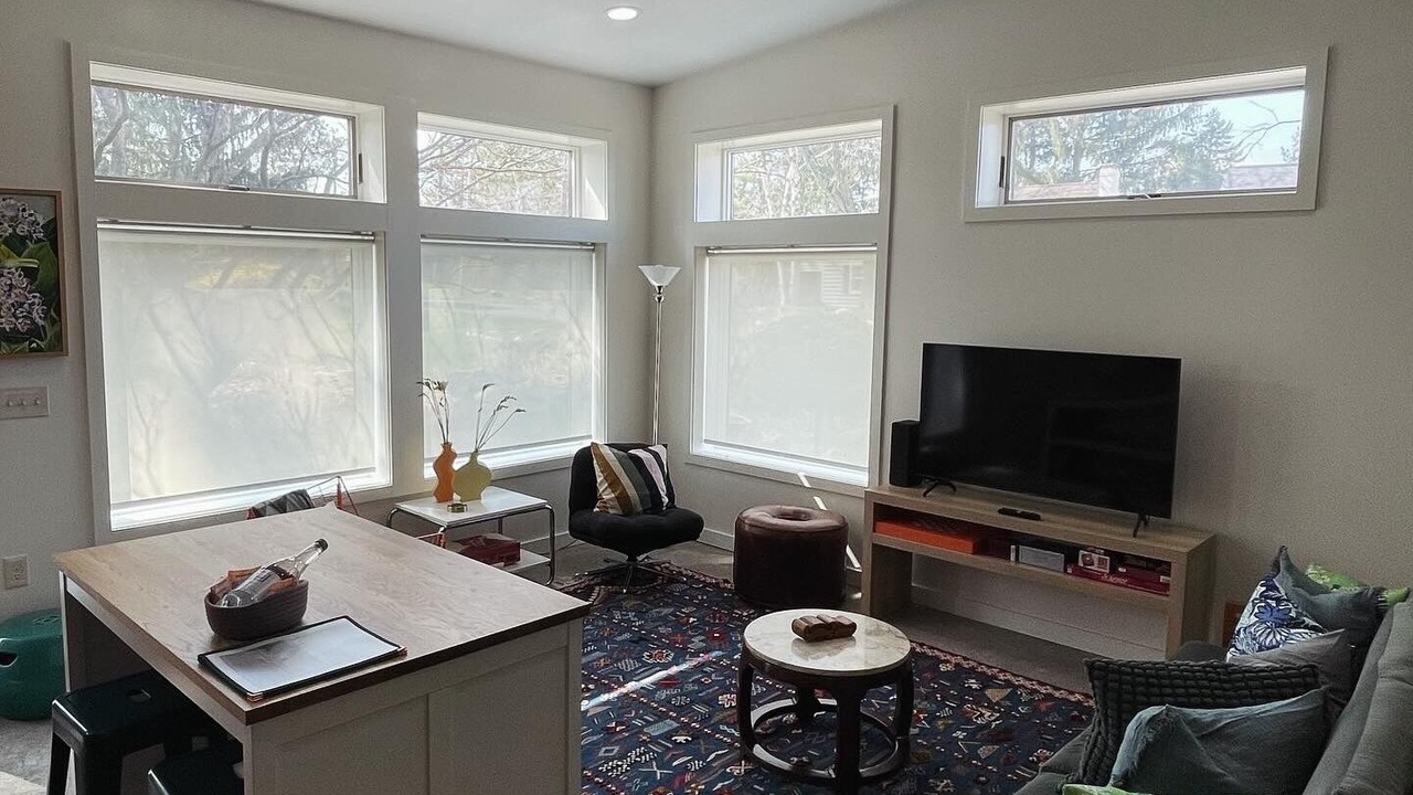 Photo of Livingroom in State College