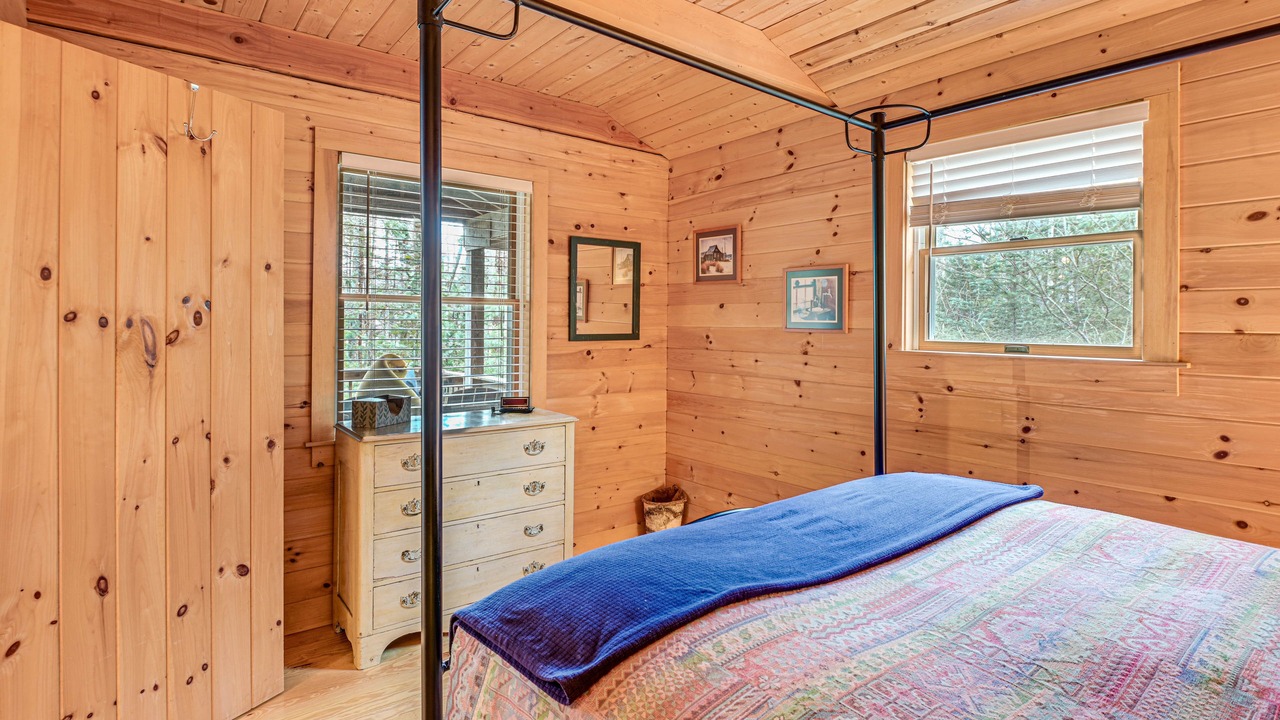 Photo of Bedroom in Lamoine