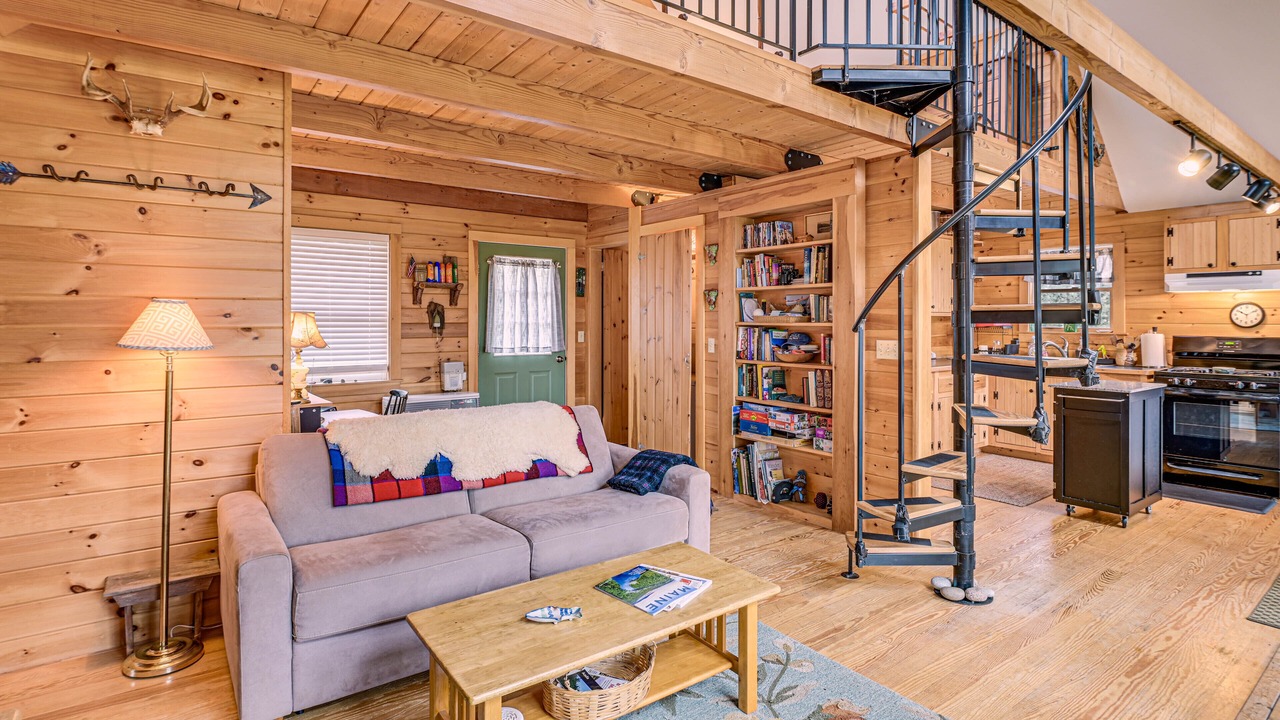 Photo of Livingroom in Lamoine