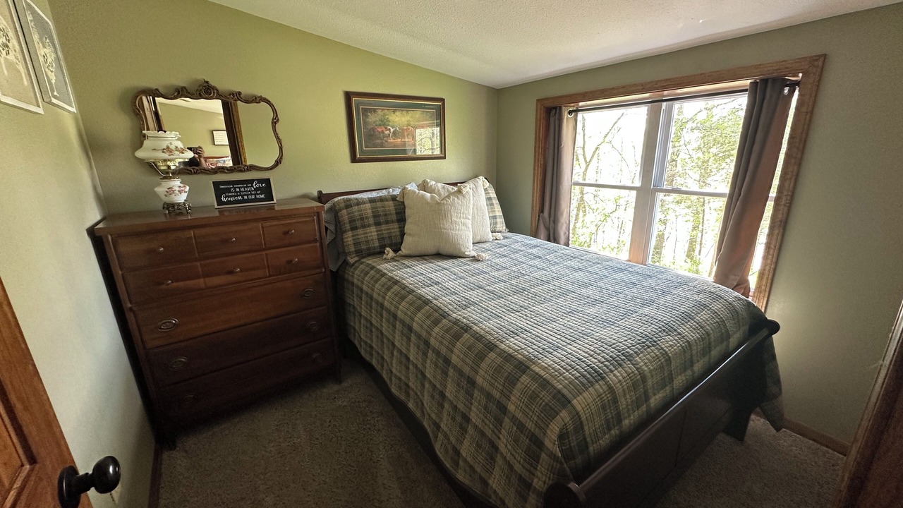 Photo of Bedroom in Steelville