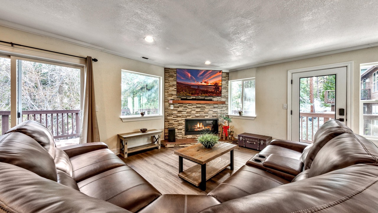 Photo of Livingroom in Round Hill Village