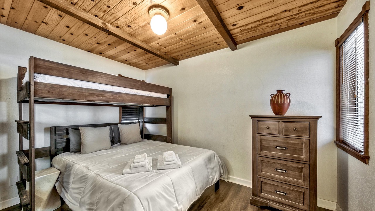 Photo of Bedroom in Round Hill Village