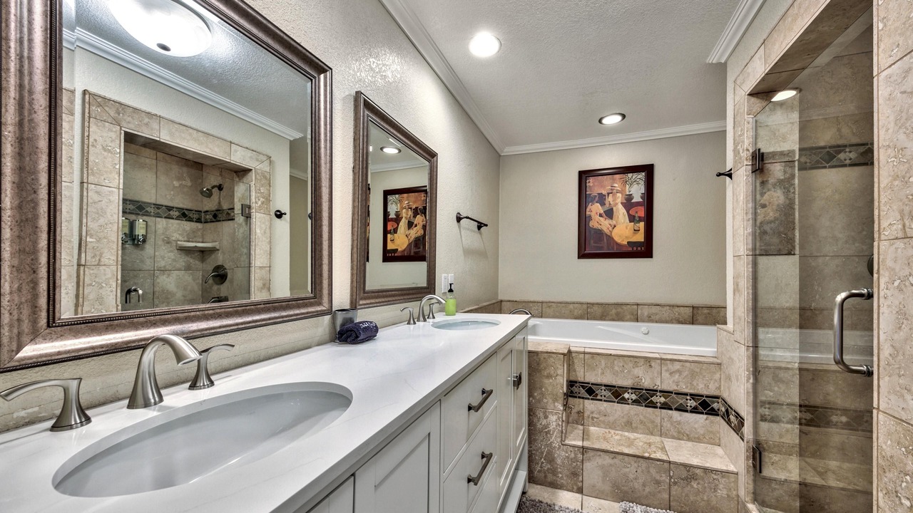 Photo of Bathroom in Round Hill Village
