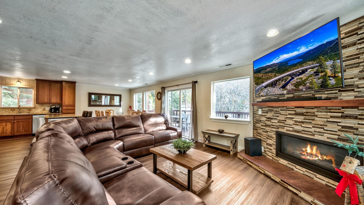 Photo of Livingroom in Round Hill Village
