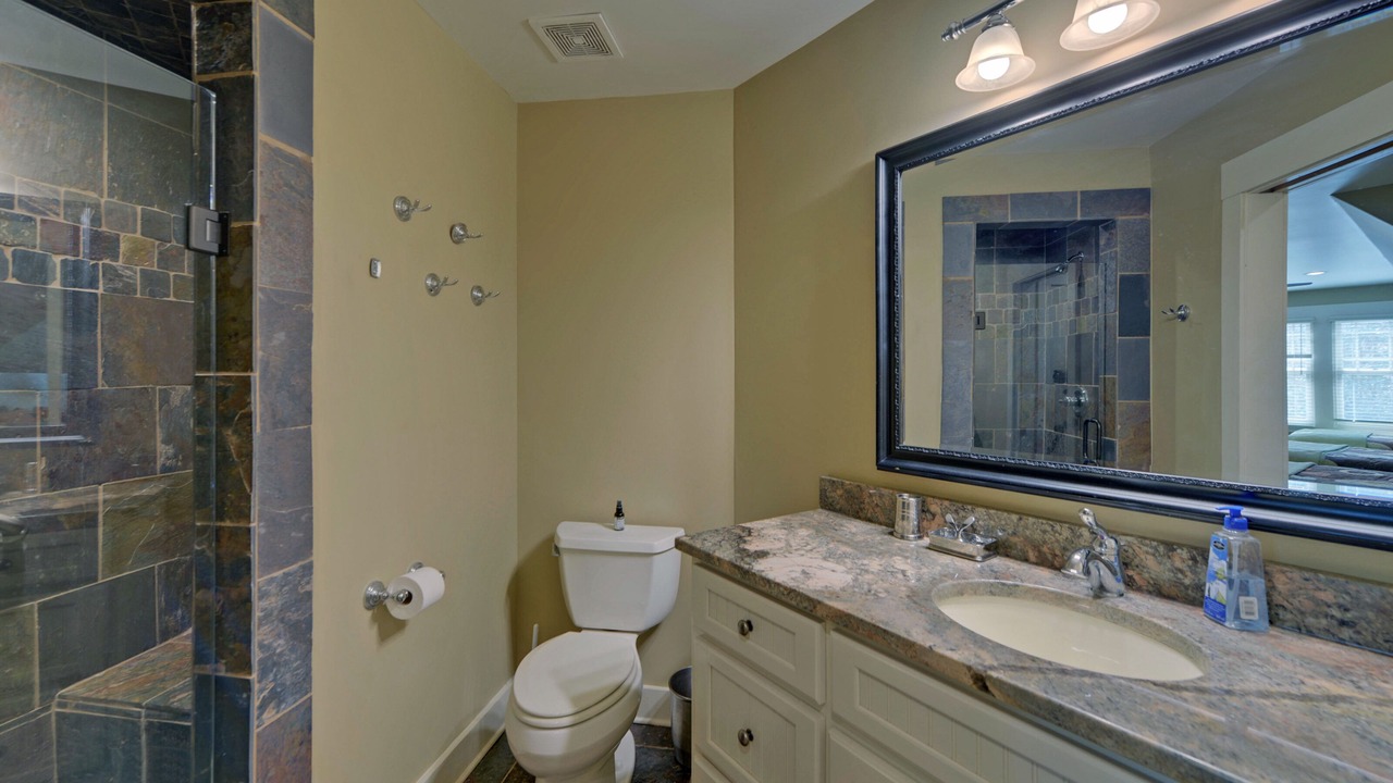 Photo of Bathroom in Toccoa