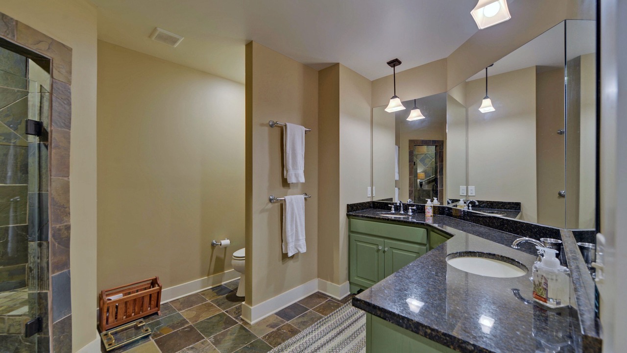 Photo of Bathroom in Toccoa