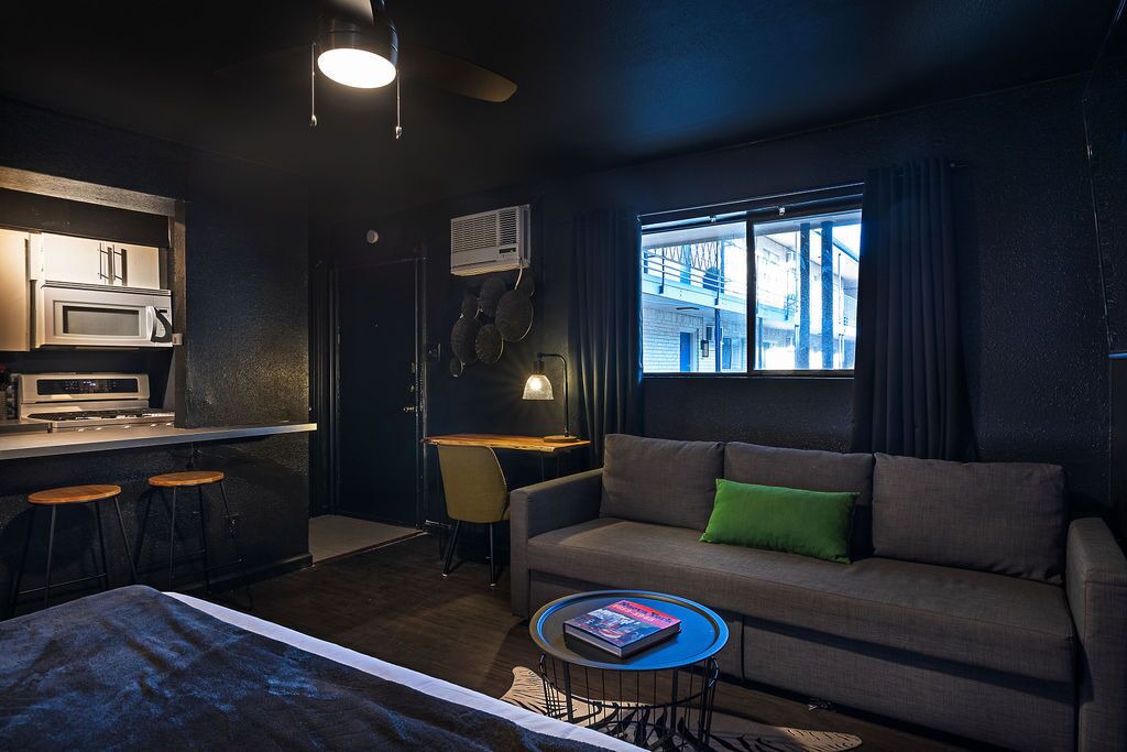 Photo of Livingroom in Neartown