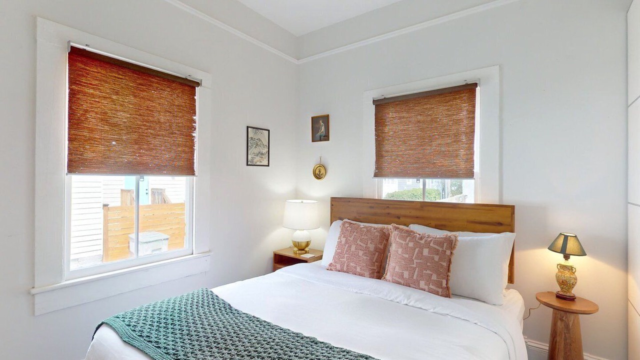 Photo of Bedroom in Metropolitan
