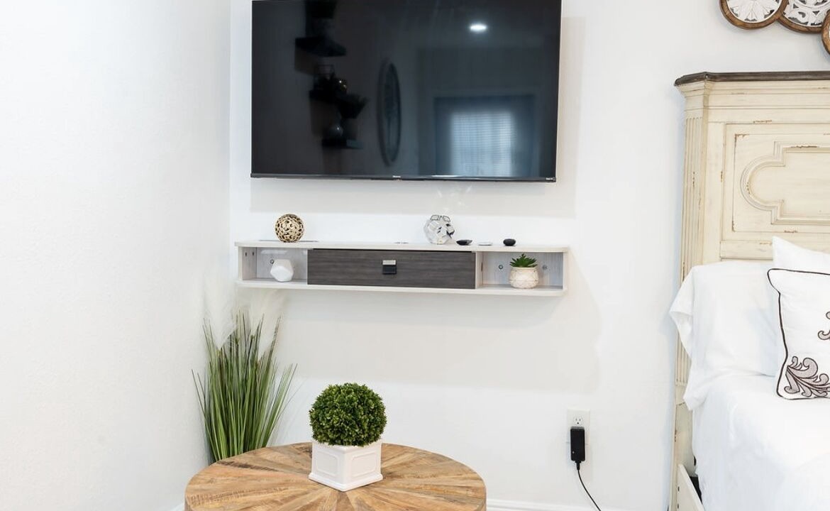 Photo of Bedroom in Bearss Plaza
