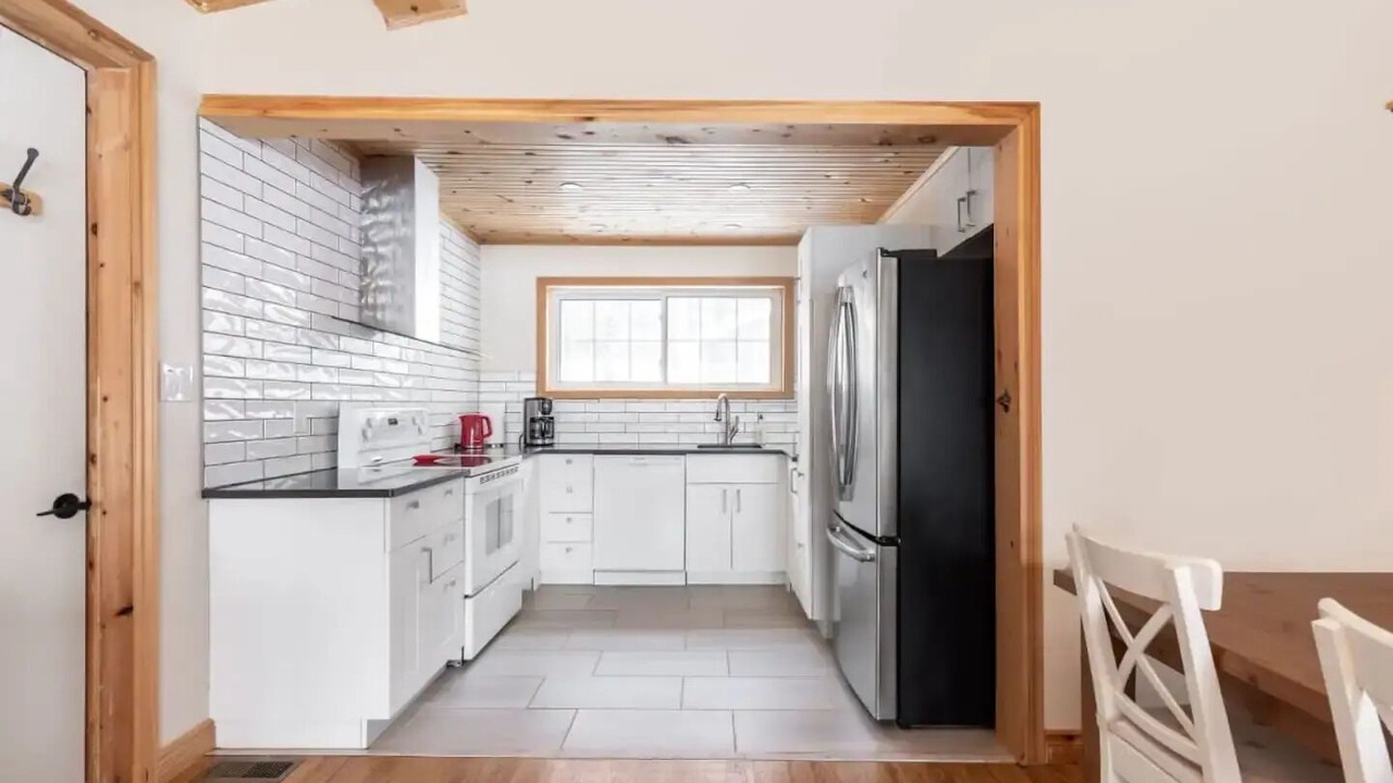 Photo of Kitchen in Lake of Bays
