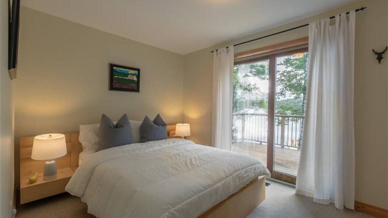 Photo of Bedroom in Lake of Bays