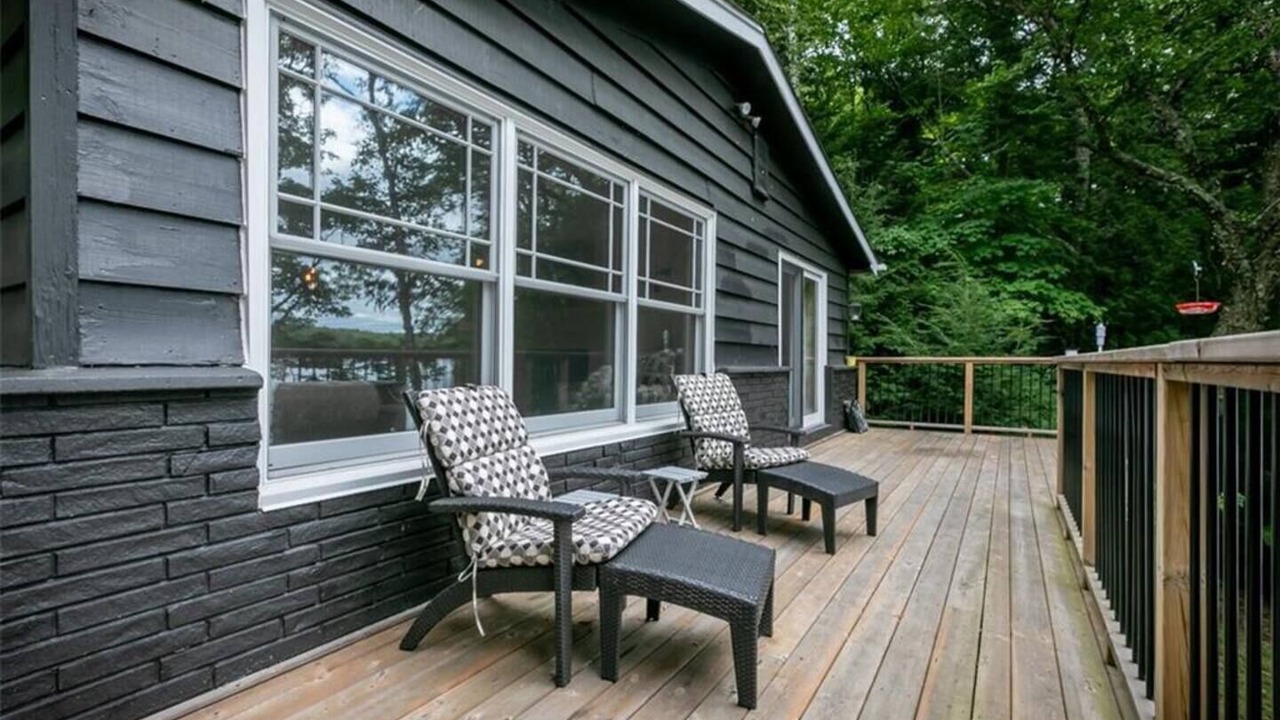 Photo of Patio Balcony in Lake of Bays