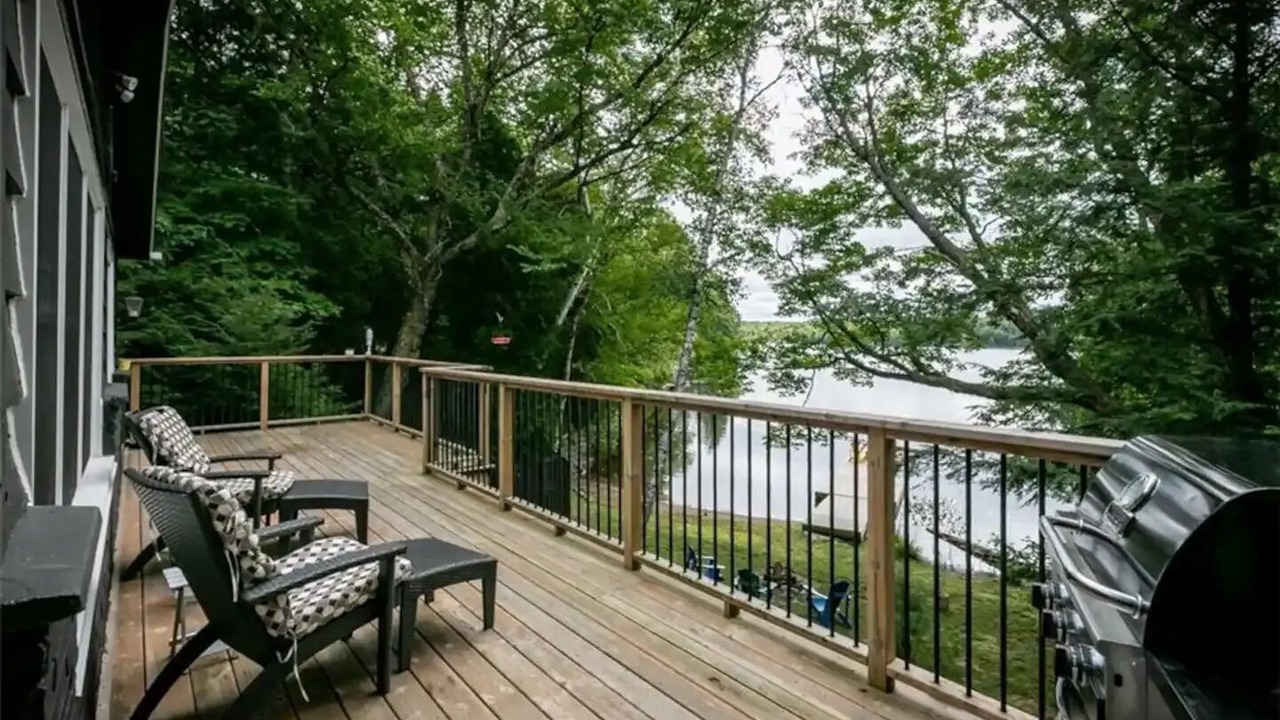 Photo of Patio Balcony in Lake of Bays