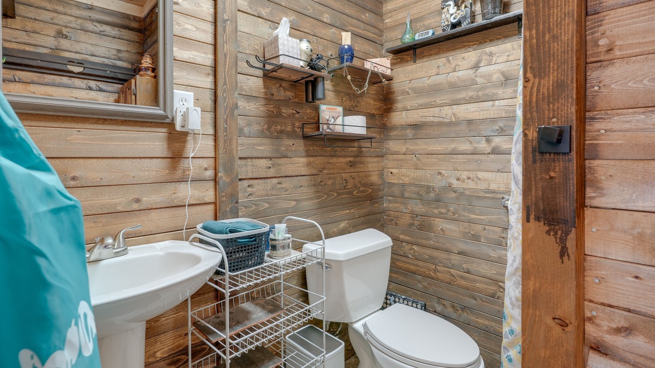 Photo of Bathroom in Rising Fawn