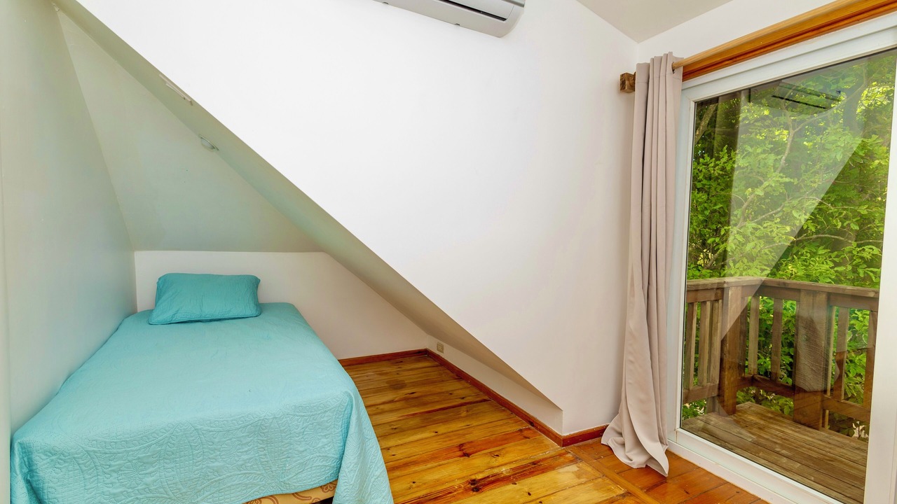 Photo of Bedroom in Antoneys Cay