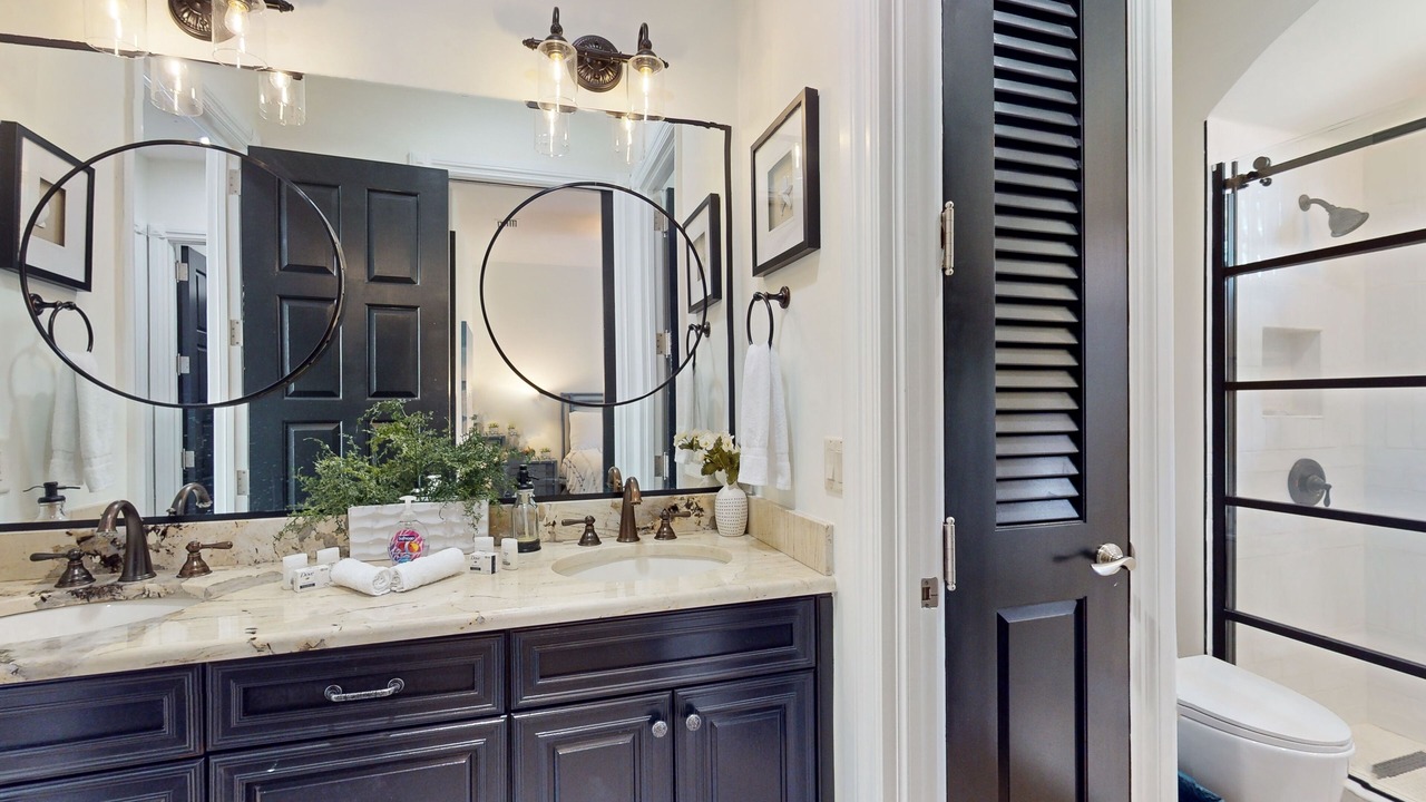 Photo of Bathroom in The Majors