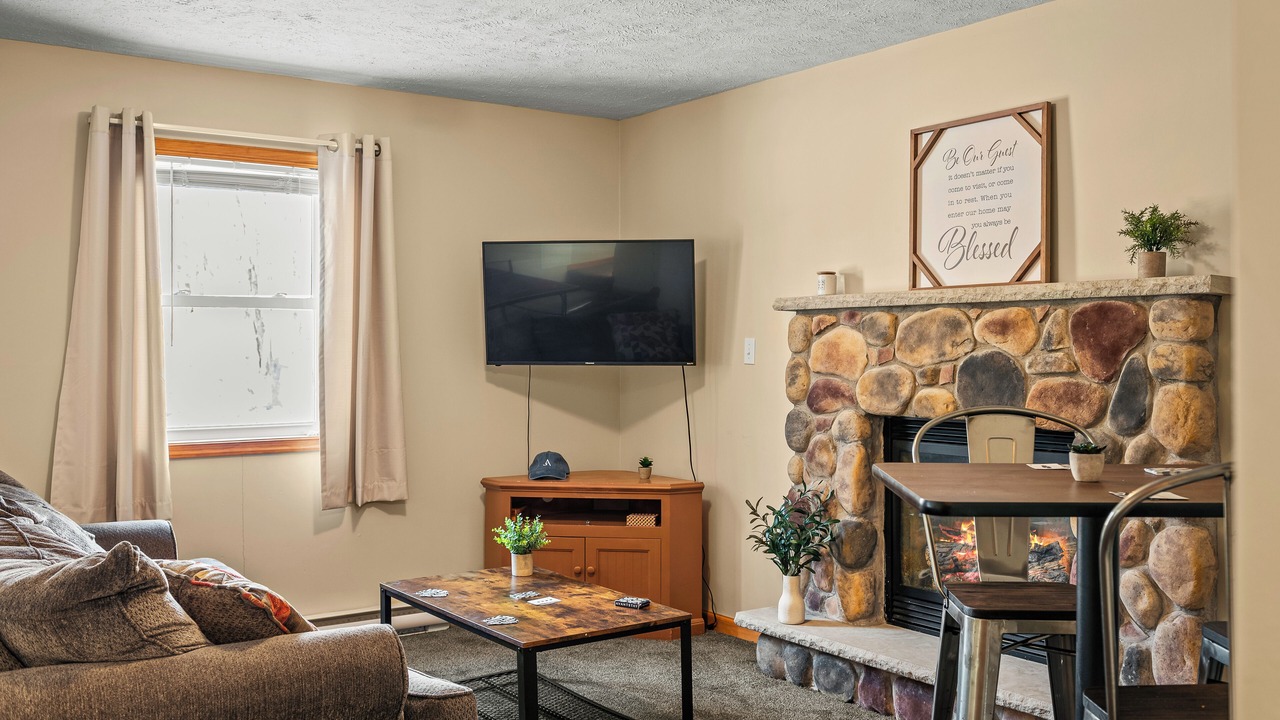 Photo of Livingroom in Briar Crest Woods