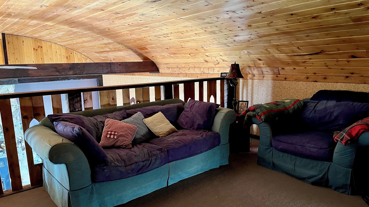 Photo of Livingroom in Division No. 3