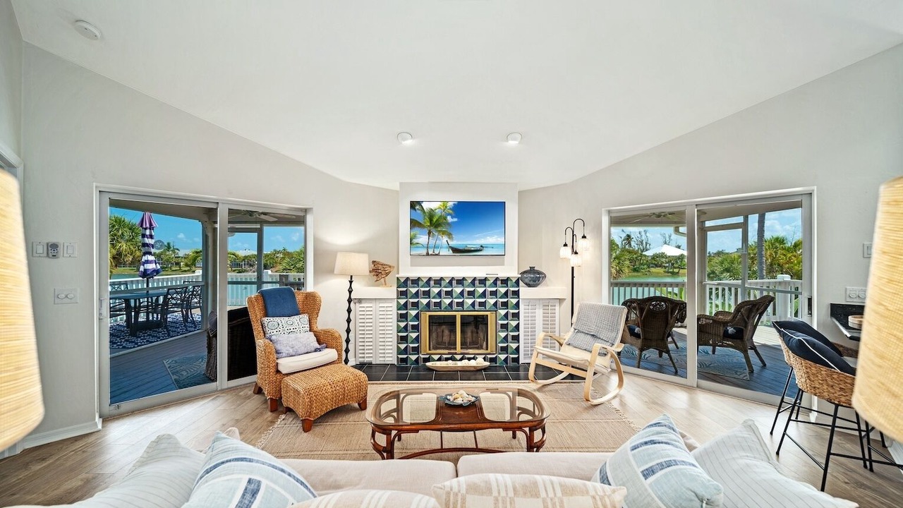 Photo of Livingroom in Murex Lakes