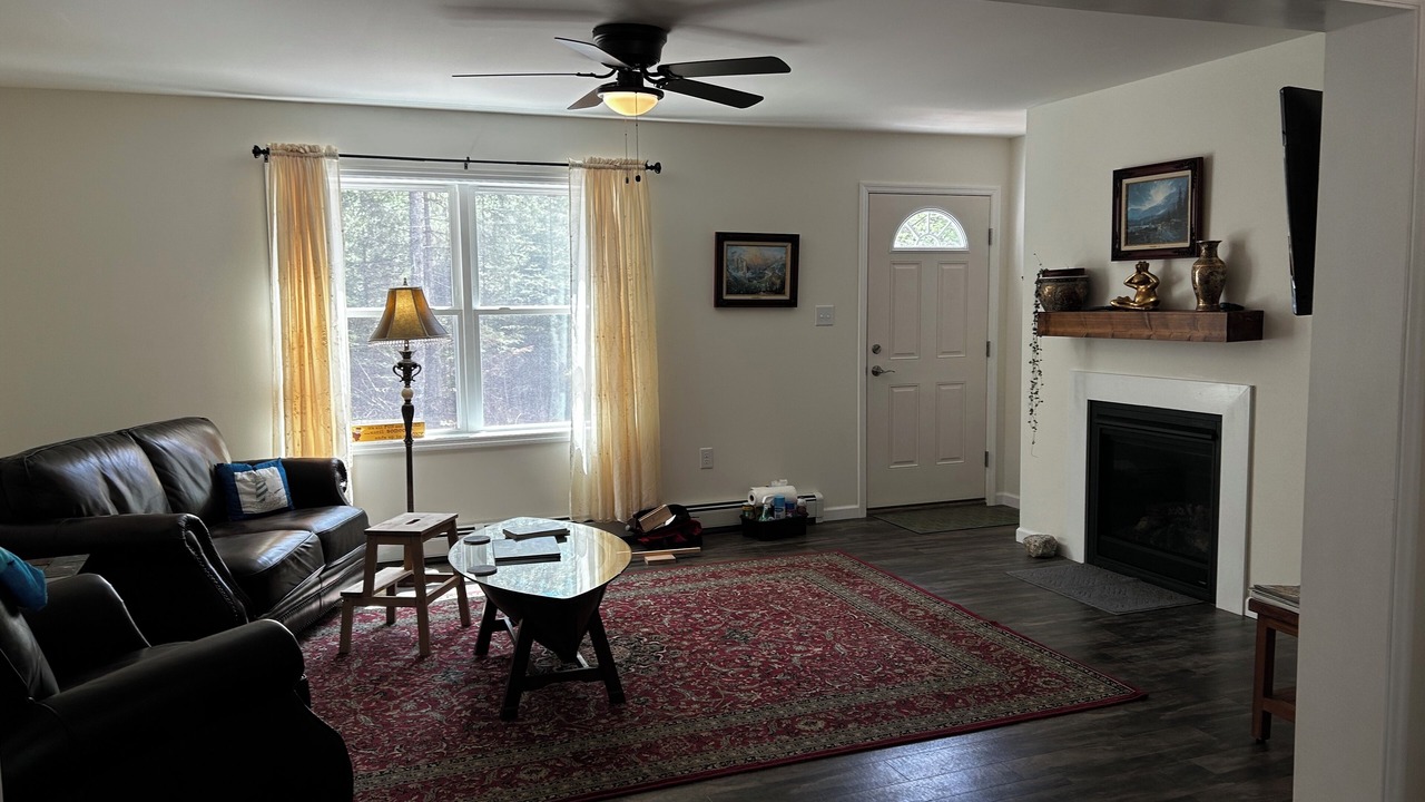 Photo of Livingroom in Lamoine