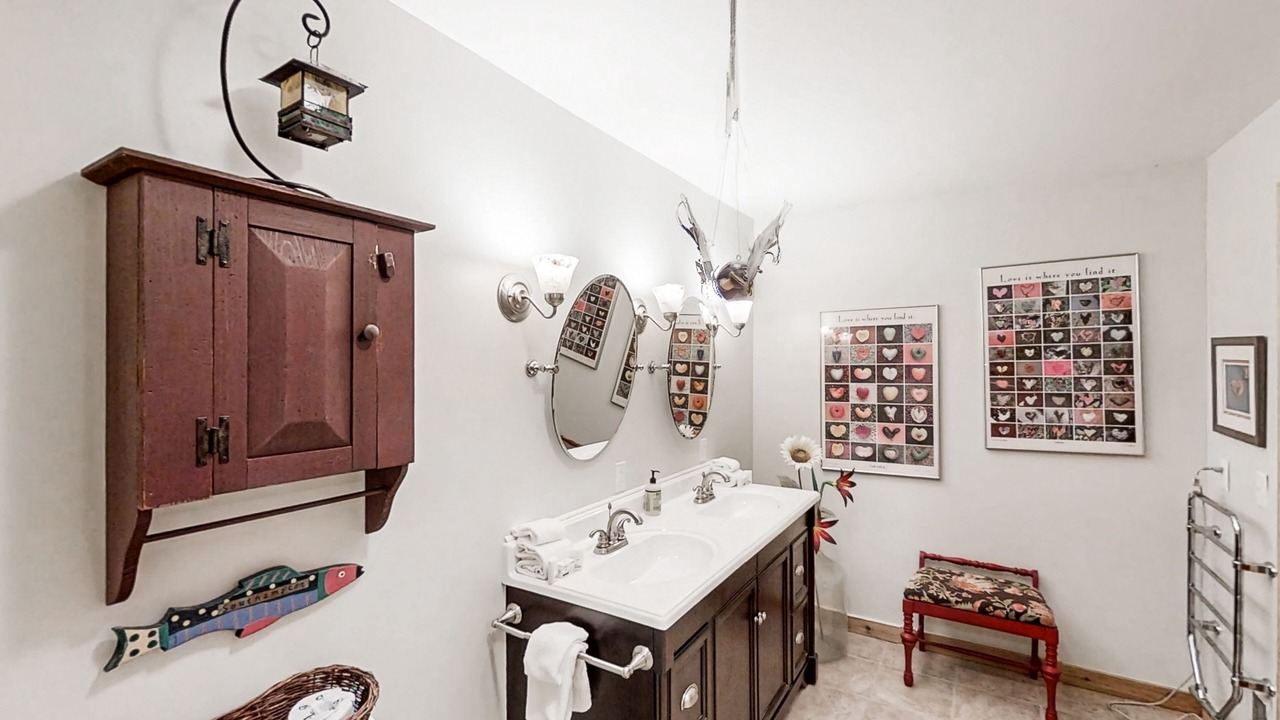 Photo of Bathroom in Brutus