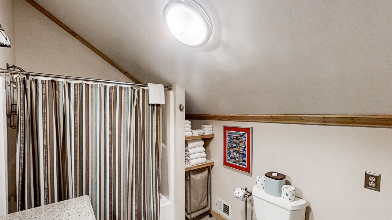 Photo of Bathroom in Brutus