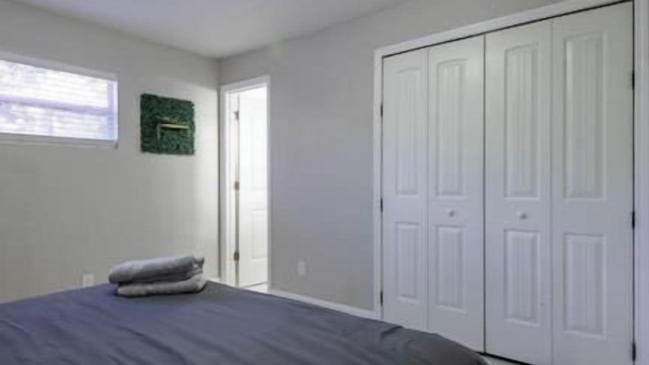 Photo of Others in College Manor