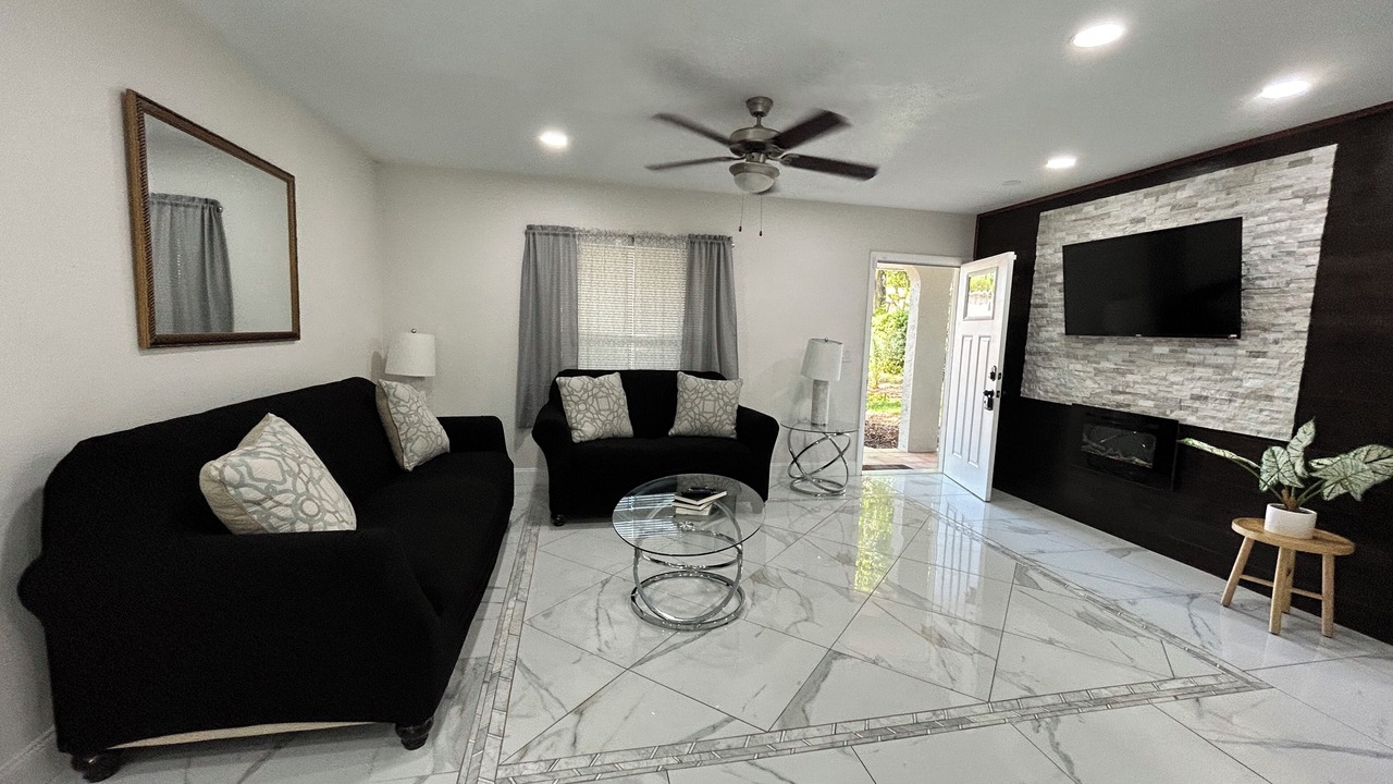 Photo of Livingroom in Town N County Park